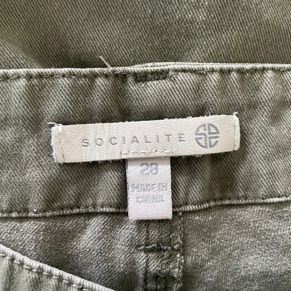 Socialite Green Cargo Pants - Picture 3 of 3
